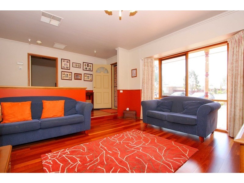 14 Doran Walk, Delahey VIC 3037