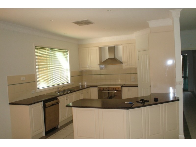 10 Stedman Court, Taylors Lakes VIC 3038