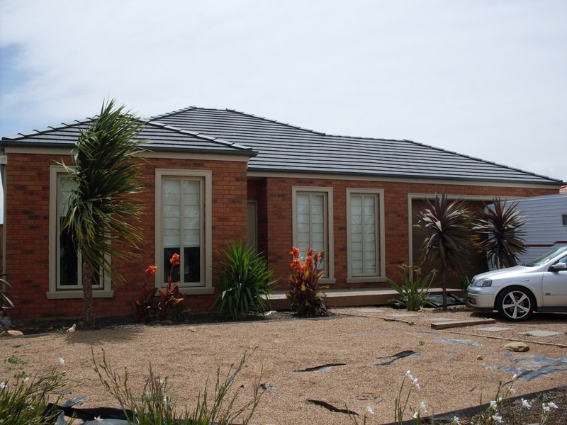 32 University Drive, Taylors Hill VIC 3037