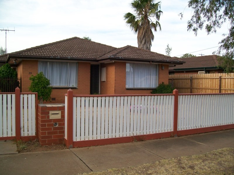 39 Oldershaw Road, Melton VIC 3337