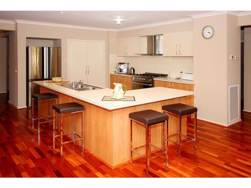 2 Lygon Place, Taylors Hill VIC 3037