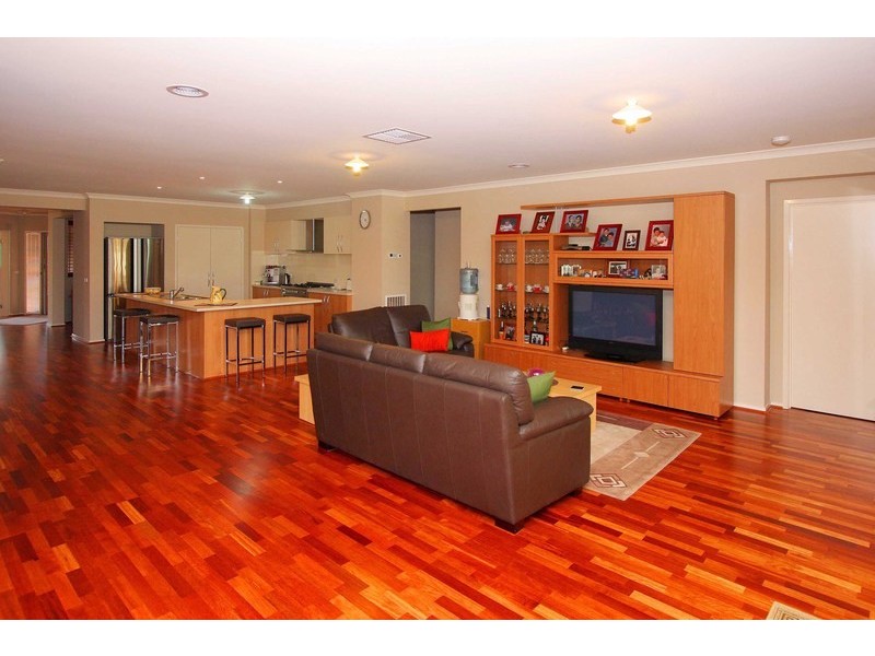 2 Lygon Place, Taylors Hill VIC 3037