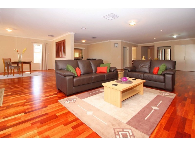 2 Lygon Place, Taylors Hill VIC 3037