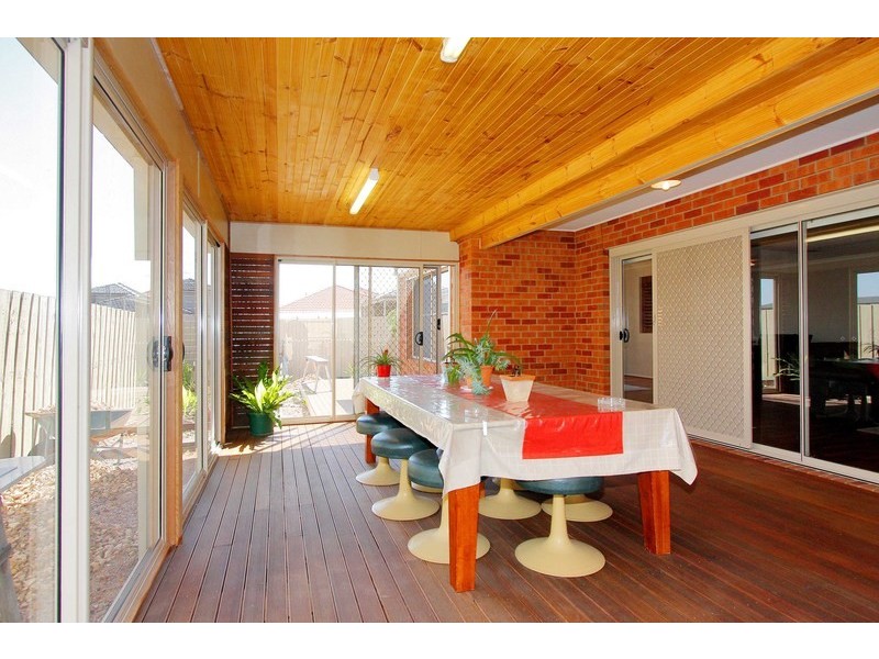2 Lygon Place, Taylors Hill VIC 3037