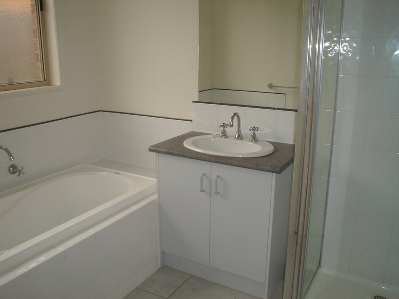 1/57 Jade Way, Hillside VIC 3037