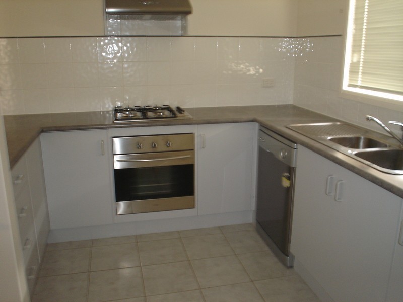 1/57 Jade Way, Hillside VIC 3037