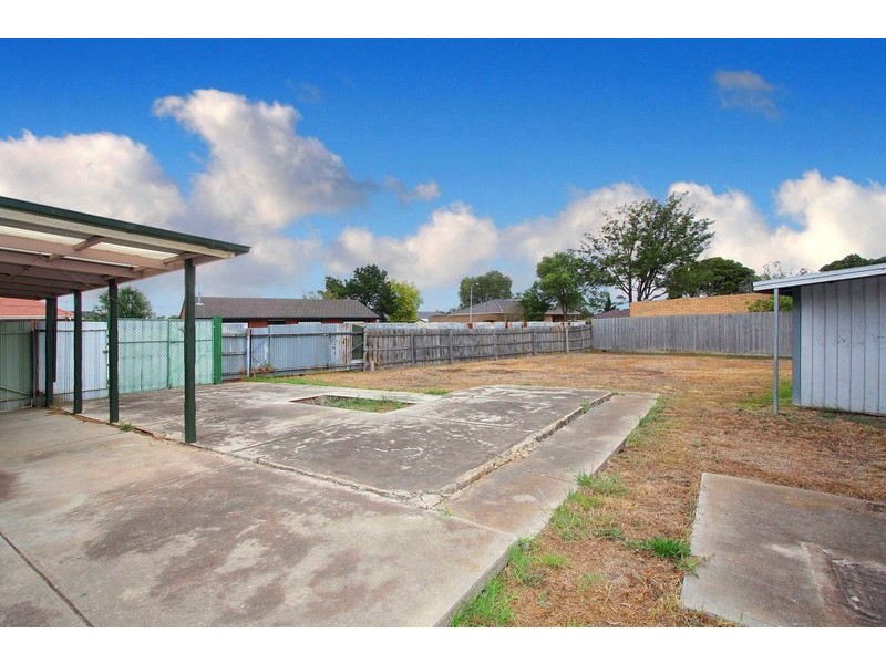 52 Perrett Avenue, St Albans VIC 3021