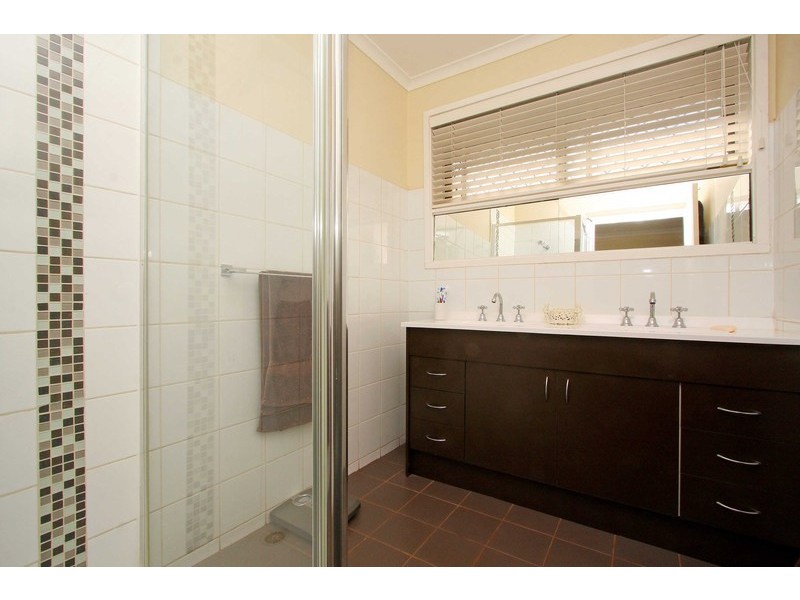 24 Bradwell Street, Kealba VIC 3021
