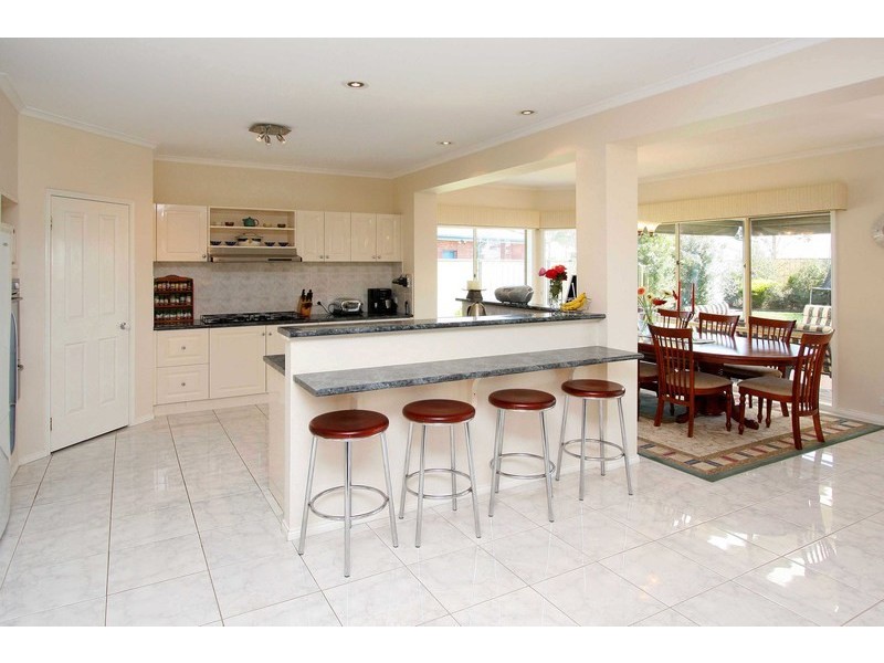 28 Highwood Drive, Hillside VIC 3037