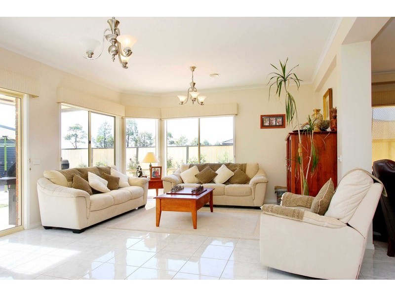 28 Highwood Drive, Hillside VIC 3037