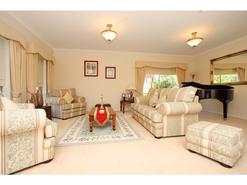 28 Highwood Drive, Hillside VIC 3037