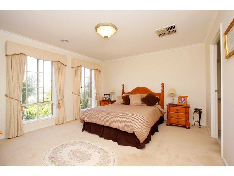 28 Highwood Drive, Hillside VIC 3037