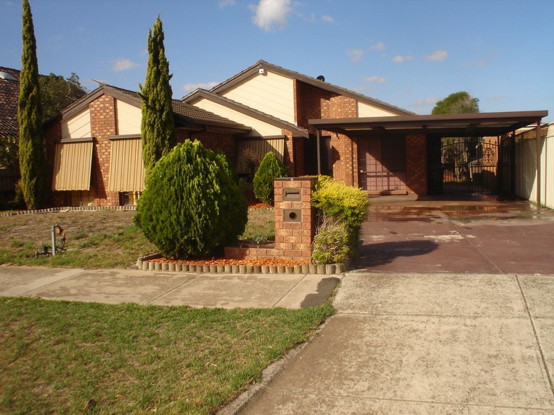 25 Rutherglen Way, Taylors Lakes VIC 3038