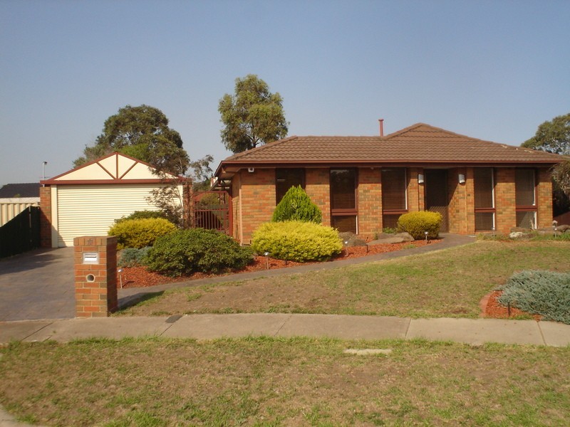 11 Yanchep Court, Taylors Lakes VIC 3038