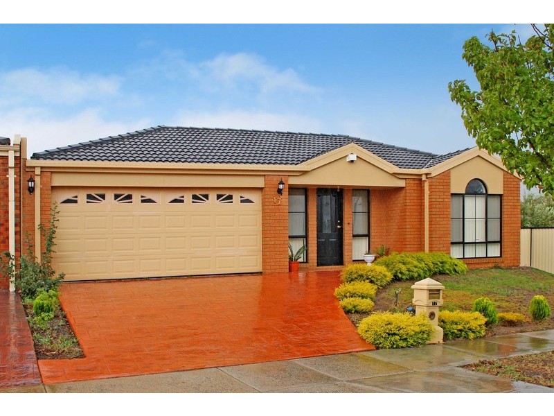 17 Howqua Way, Taylors Hill VIC 3037