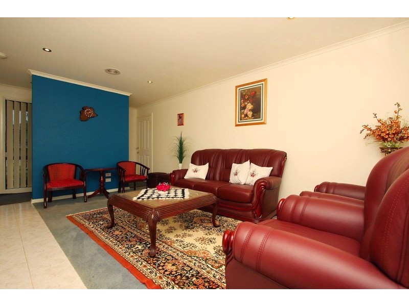 17 Howqua Way, Taylors Hill VIC 3037