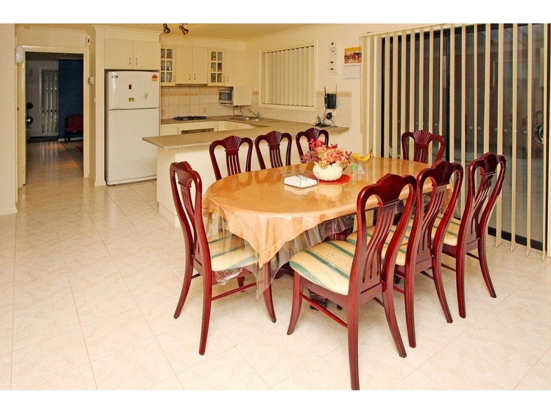 17 Howqua Way, Taylors Hill VIC 3037