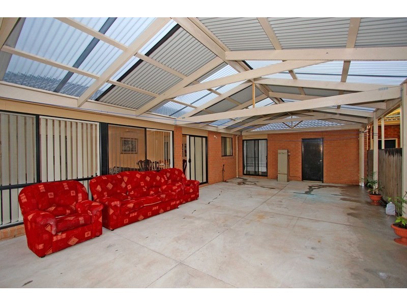 17 Howqua Way, Taylors Hill VIC 3037