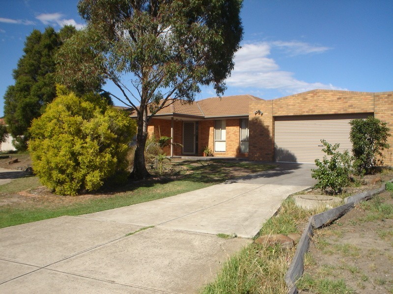 11 Dundee Way, Sydenham VIC 3037