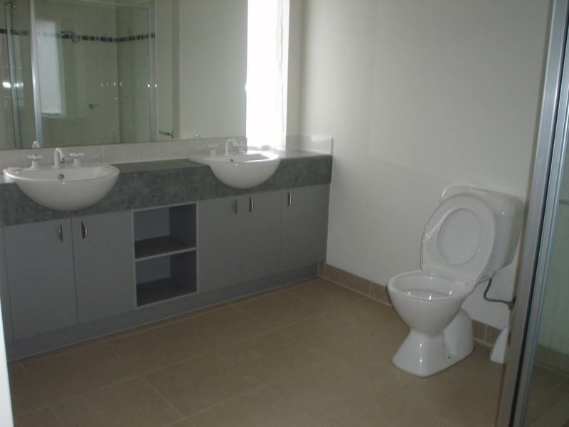 46 Queens Parade, Hillside VIC 3037