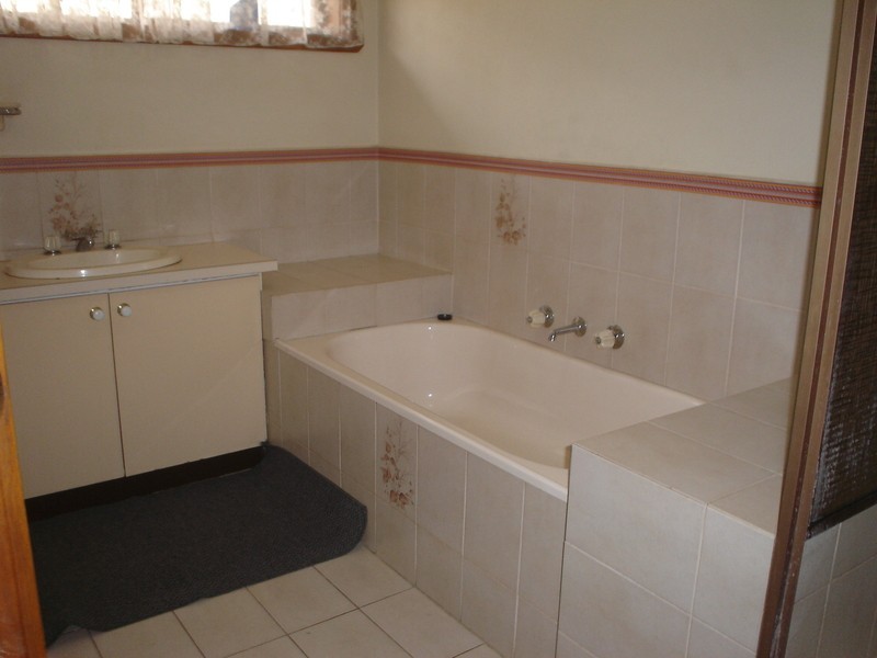 56 Chichester Drive, Taylors Lakes VIC 3038