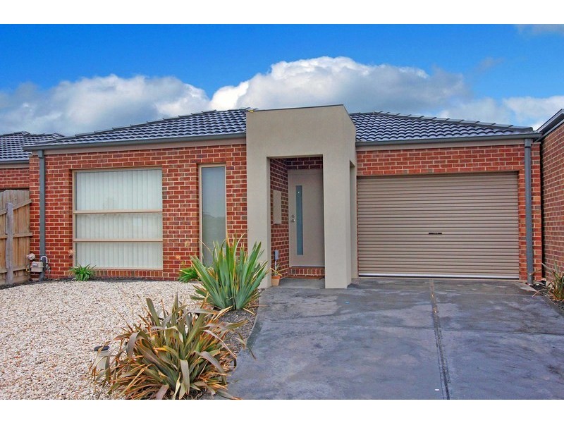 13 Lucas Terrace, Taylors Hill VIC 3037