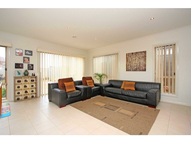 13 Lucas Terrace, Taylors Hill VIC 3037