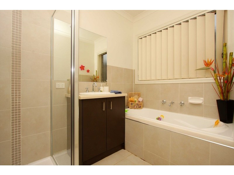 13 Lucas Terrace, Taylors Hill VIC 3037