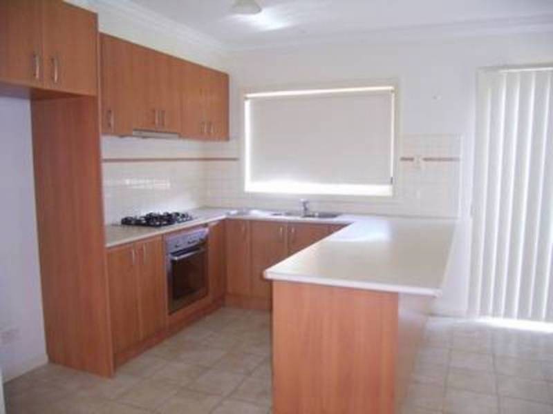 4/44 Dundee Way, Sydenham VIC 3037