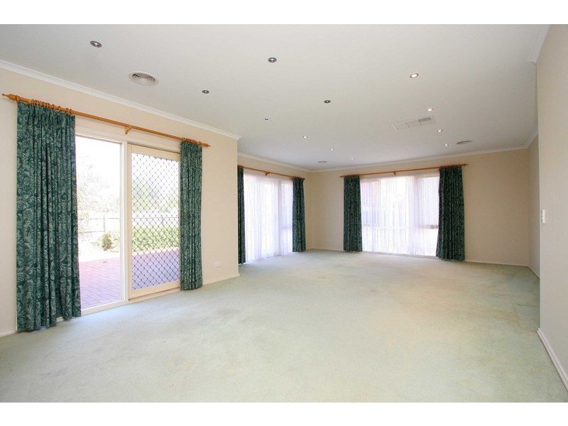 537 Kings Road, Taylors Lakes VIC 3038