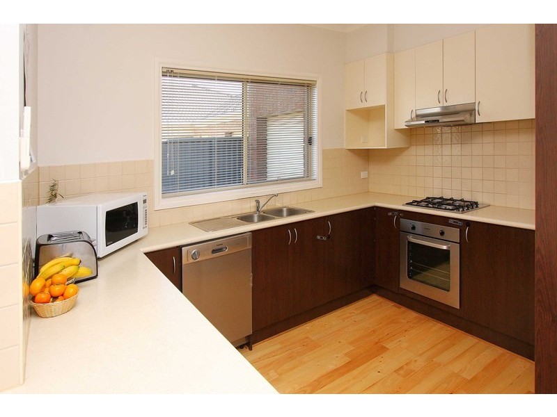 5 Dobell Crescent, Caroline Springs VIC 3023