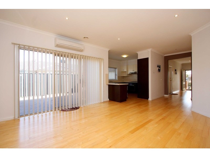 5 Dobell Crescent, Caroline Springs VIC 3023