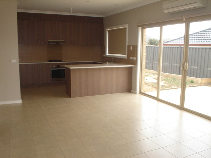 20 French Crescent, Caroline Springs VIC 3023