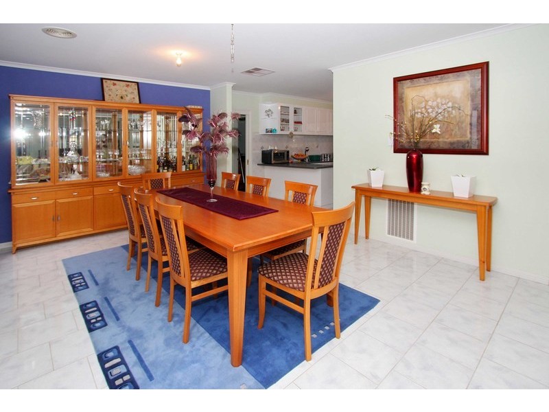 1/12 Marylou Court, Delahey VIC 3037