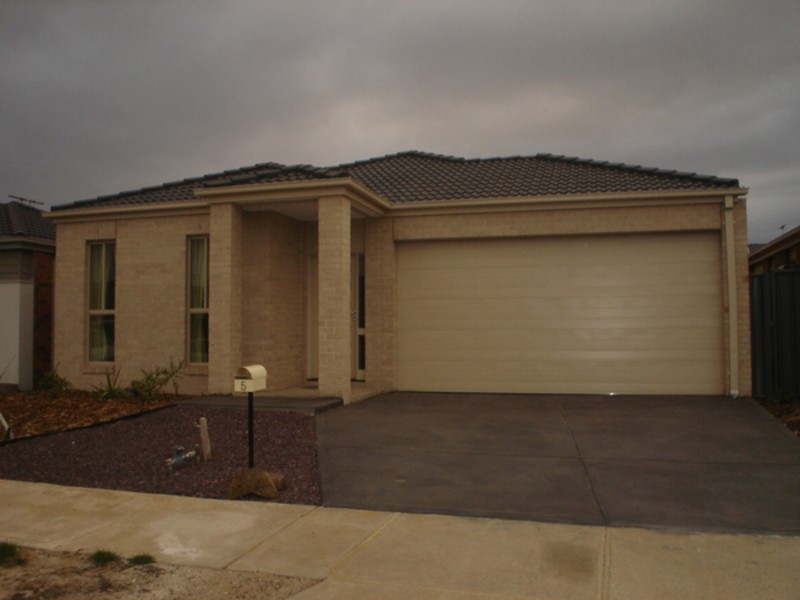 5 Cragside Place, Deer Park VIC 3023