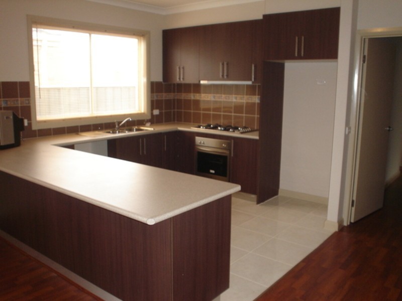 5 Cragside Place, Deer Park VIC 3023