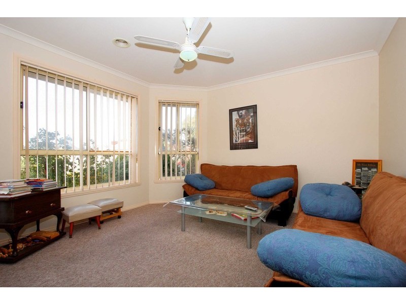 37 Delbridge Drive, Sydenham VIC 3037