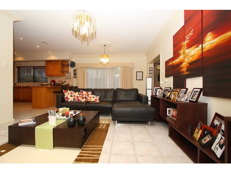 9 Kenswick Drive, Hillside VIC 3037