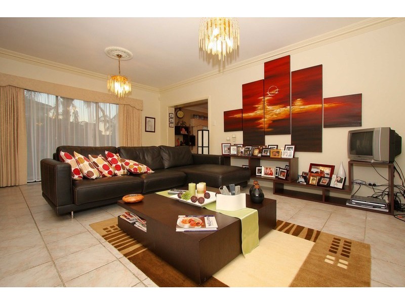 9 Kenswick Drive, Hillside VIC 3037