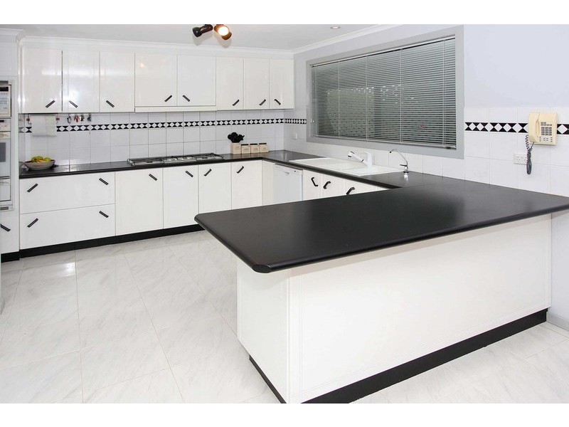 44 Verona Drive, Taylors Lakes VIC 3038