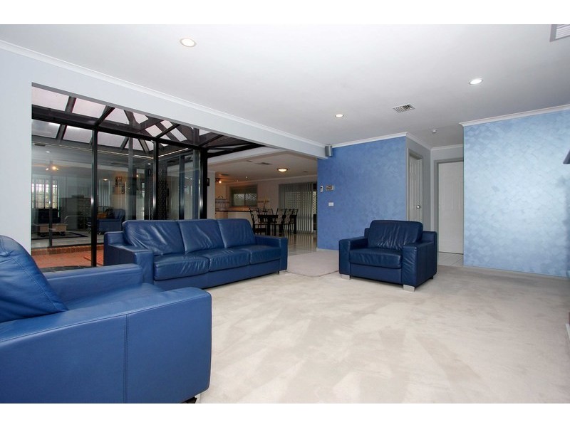 44 Verona Drive, Taylors Lakes VIC 3038