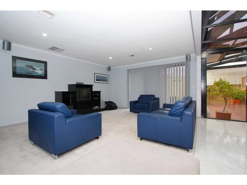 44 Verona Drive, Taylors Lakes VIC 3038