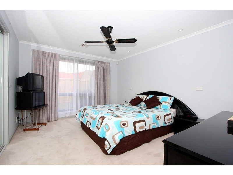 44 Verona Drive, Taylors Lakes VIC 3038