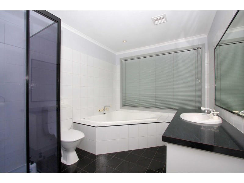 44 Verona Drive, Taylors Lakes VIC 3038