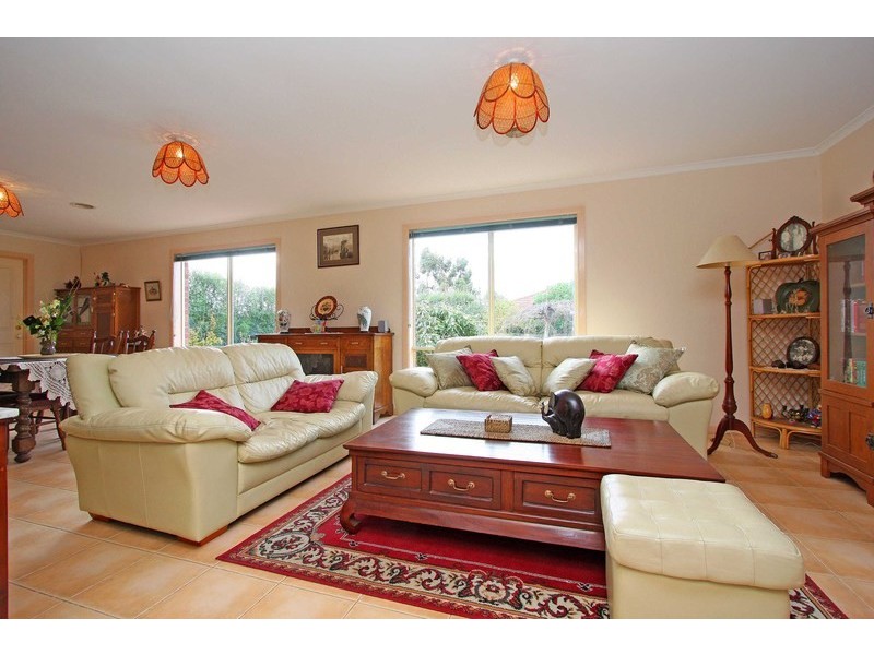 57 Manchester Drive, Sydenham VIC 3037