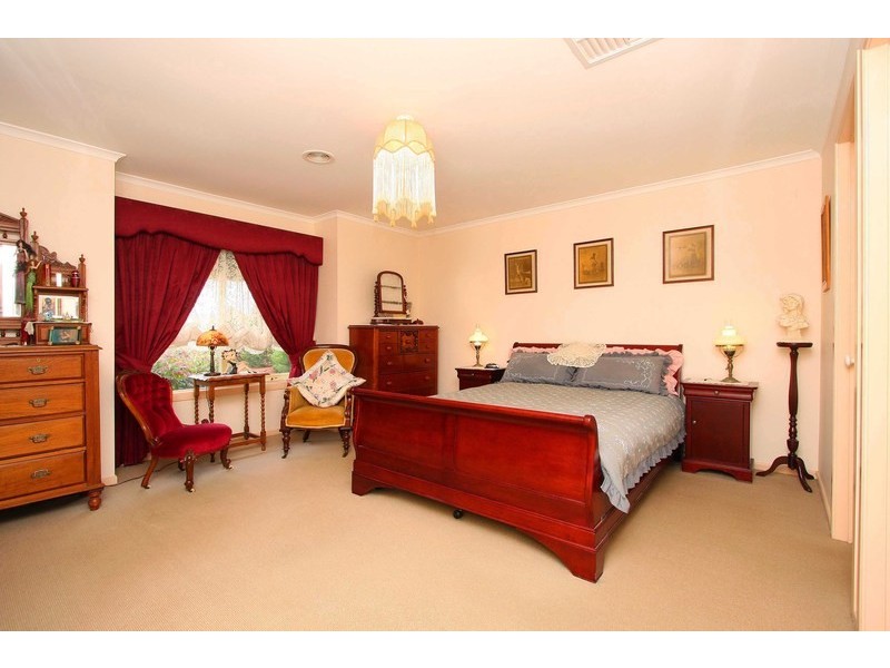 57 Manchester Drive, Sydenham VIC 3037