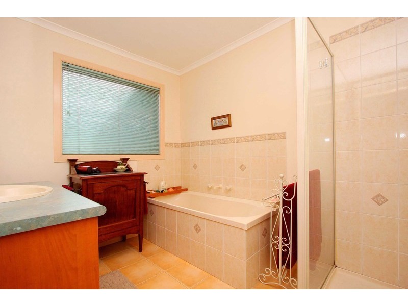57 Manchester Drive, Sydenham VIC 3037