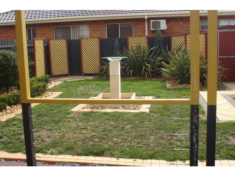 2 Avon Walk, Taylors Hill VIC 3037