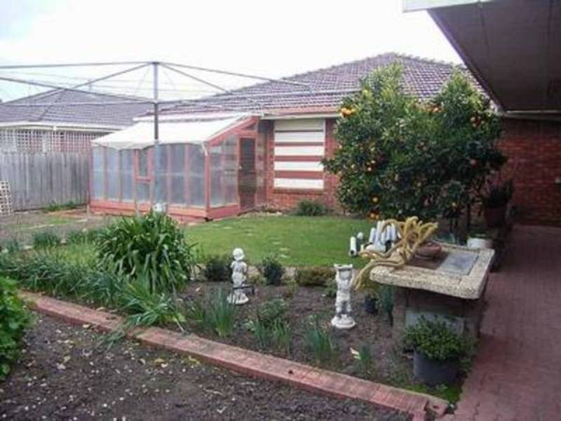 12 Parmelia Drive, Taylors Lakes VIC 3038