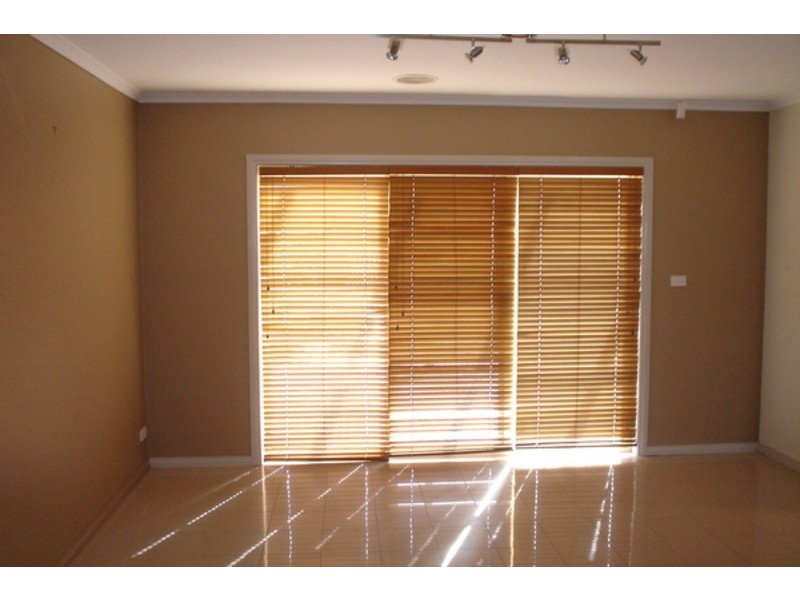 2 Avon Walk, Taylors Hill VIC 3037
